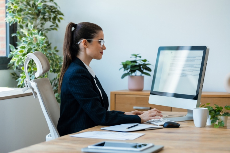 Fazer a tradução juramentada online é prático e rápido.