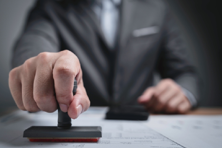 A tradução juramentada em Alagoas precisa ter o carimbo oficial do tradutor juramentado. 