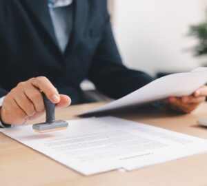 Diferença entre tradução simples e juramentada é a pública.